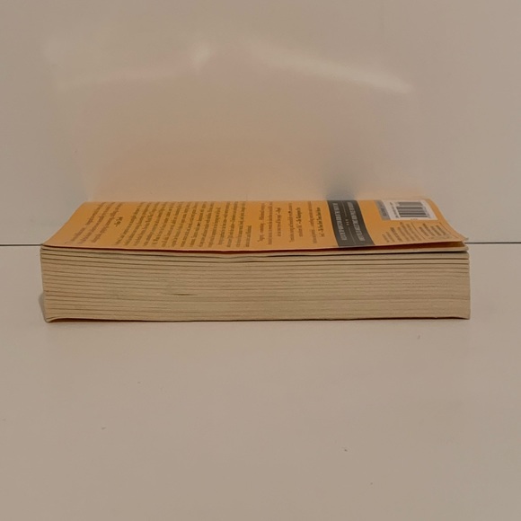 [4/$50] LAURA HILLENBRAND UNBROKEN A WORLD WAR 2 STORY WAR MEMOIR PAPERBACK BOOK - Picture 4 of 4